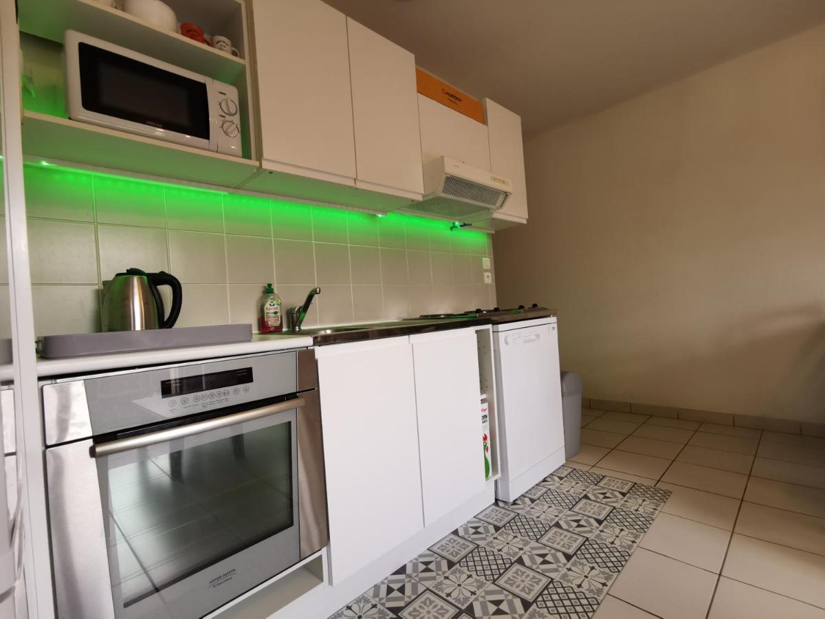 Au 11 T3 Duplex, Village Vacances, Piscines, Parking Saint-Geniez-dʼOlt Exterior foto